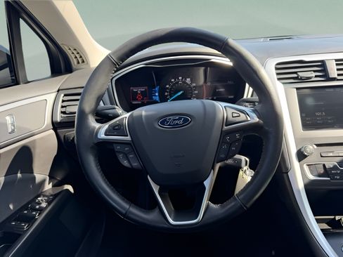Used 2016 Ford Fusion SE FWD image 12