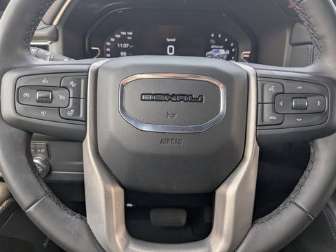 Used 2024 GMC Yukon XL Denali image 11