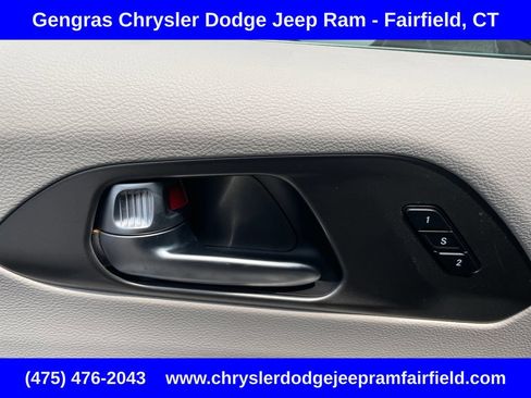 Used 2020 Chrysler Pacifica Touring-L Plus FWD image 50