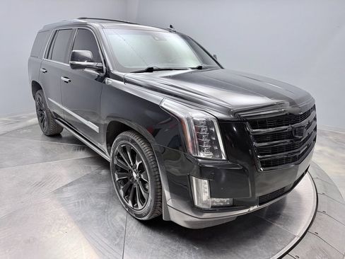 Used 2016 Cadillac Escalade Platinum AWD/4WD image 3
