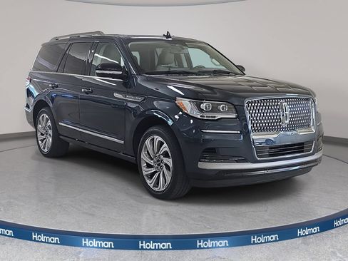 Used 2024 Lincoln Navigator Reserve AWD/4WD image 4