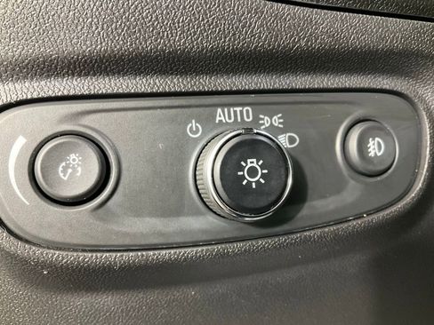 Used 2023 Chevrolet Equinox Premier image 20