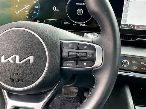 Used 2025 Kia Sportage SX Prestige image 12