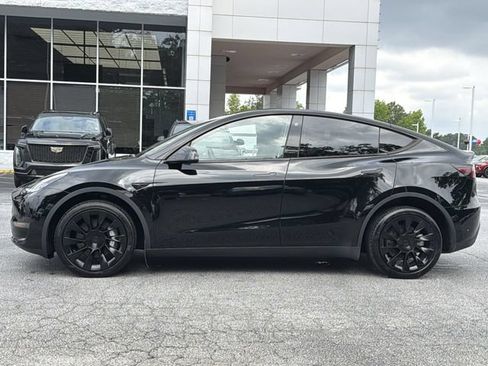 Used 2023 Tesla Model Y AWD image 2