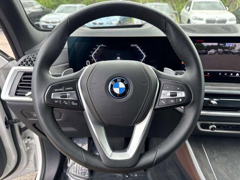 Certified 2025 BMW X5 xDrive50e w/ Climate Comfort Package AWD/4WD image 29