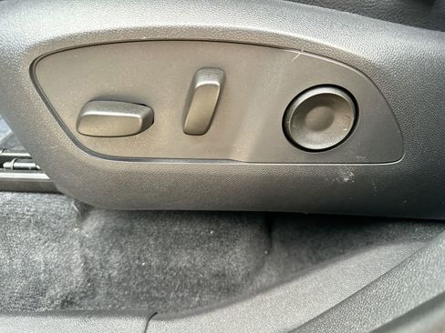 Used 2025 Chevrolet Traverse LT image 12