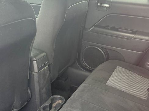 Used 2016 Jeep Patriot Latitude AWD/4WD image 12