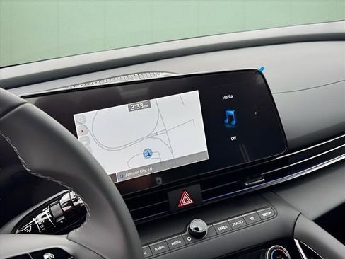 Certified 2025 Hyundai Elantra SEL image 14