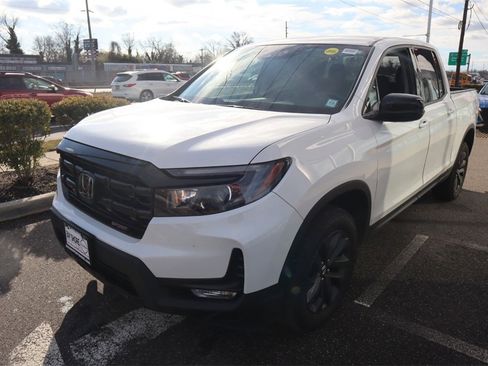 Used 2024 Honda Ridgeline Sport image 10