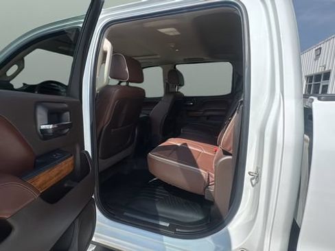 Used 2015 Chevrolet Silverado 2500 High Country w/ High Country Premium Package AWD/4WD image 15