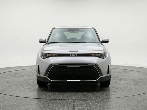 Used 2025 Kia Soul LX w/ LX Technology Package image 2