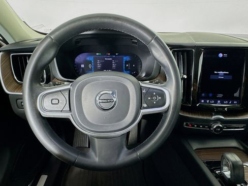 Used 2022 Volvo XC60 B5 Momentum w/ Advanced Package FWD image 11