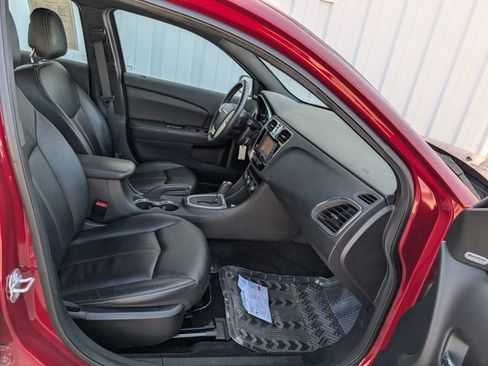 Used 2013 Chrysler 200 Limited image 3