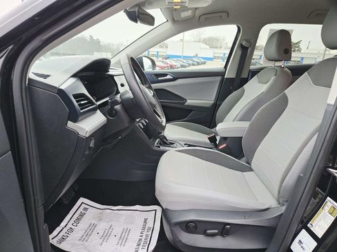 Used 2024 Volkswagen Taos SE image 11