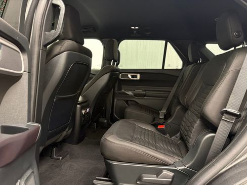 Used 2020 Ford Explorer XLT w/ Comfort Package image 17