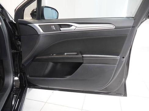 Used 2020 Ford Fusion SE image 14