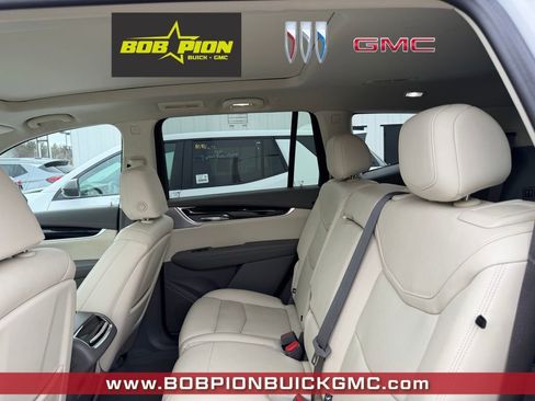 Used 2023 Cadillac XT6 Premium Luxury image 5
