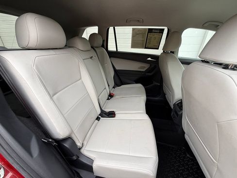 Used 2018 Volkswagen Tiguan SE AWD/4WD image 36