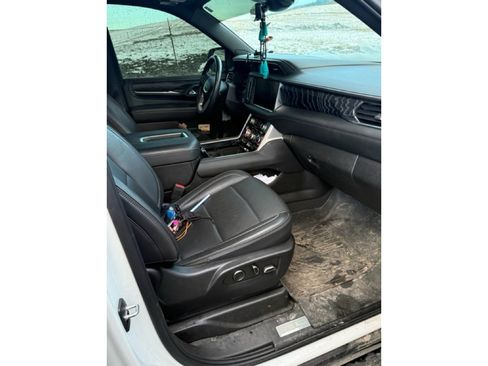 Used 2023 GMC Yukon XL Denali w/ Denali Reserve Package image 6
