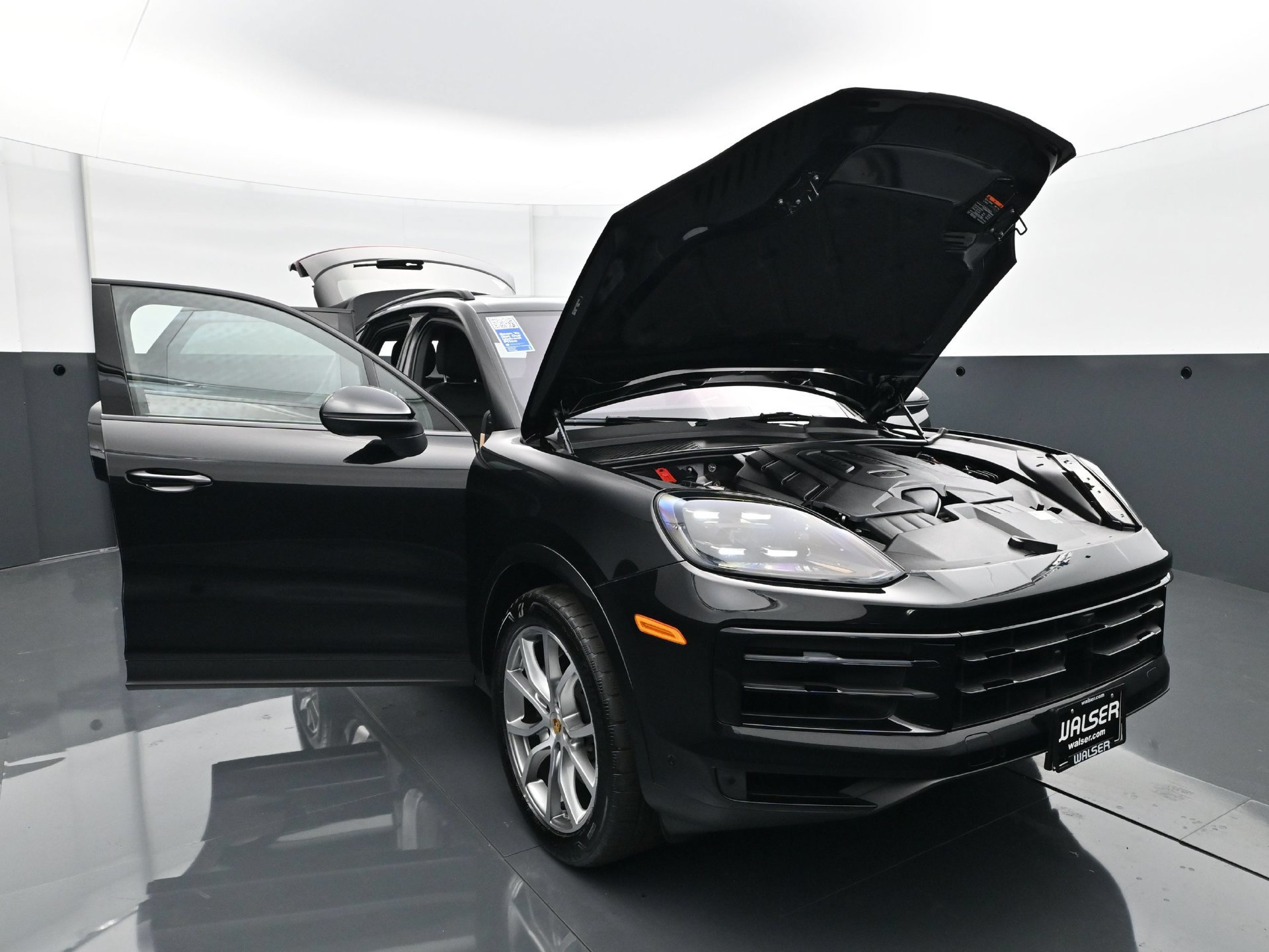 Used 2024 Porsche Cayenne AWD/4WD image 41