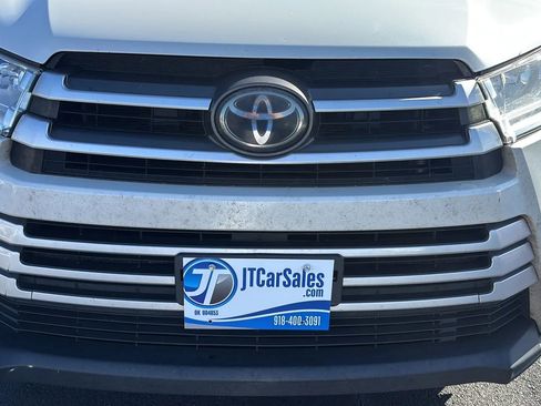 Used 2018 Toyota Highlander XLE FWD image 36