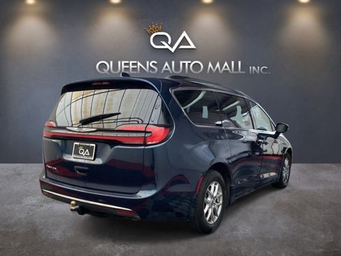 Used 2022 Chrysler Pacifica Touring-L FWD image 6