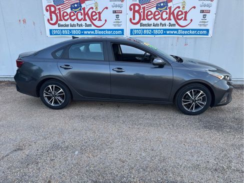 Used 2023 Kia Forte LXS w/ LXS Technology Package image 2