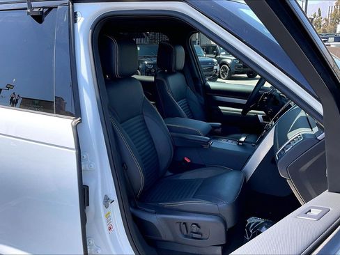Used 2025 Land Rover Discovery Dynamic SE AWD/4WD image 7