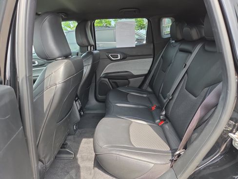 Used 2024 Jeep Compass Latitude AWD/4WD image 11