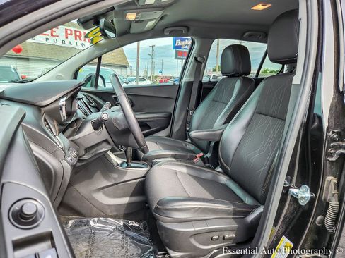 Used 2020 Chevrolet Trax LT w/ LT Convenience Package AWD/4WD image 9