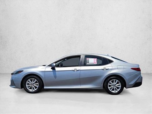 Used 2025 Toyota Camry SE FWD image 9