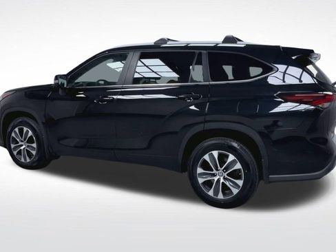 Certified 2024 Toyota Highlander XLE AWD/4WD image 7