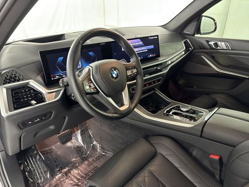 Used 2025 BMW X5 xDrive40i AWD/4WD image 4