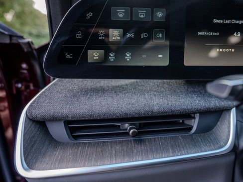 Used 2024 Lucid Air Pure image 8