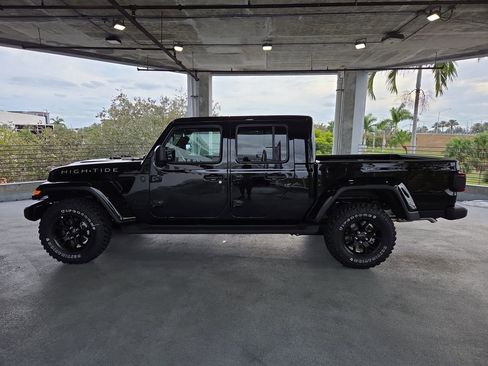 New 2025 Jeep Gladiator High Tide image 8
