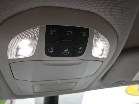 Used 2023 Chrysler Pacifica Touring-L FWD image 28
