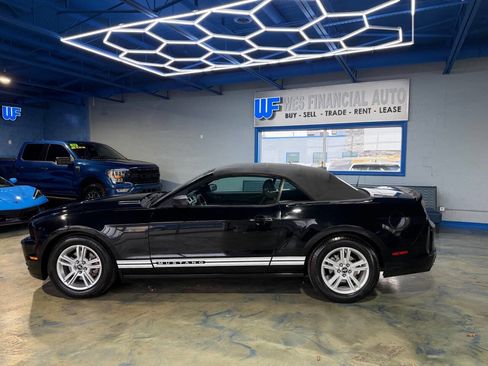 Used 2013 Ford Mustang Convertible image 12