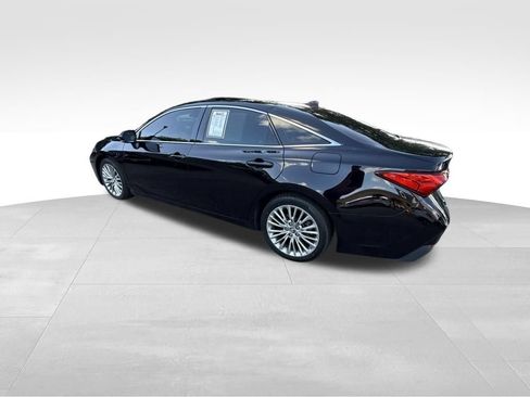 Used 2019 Toyota Avalon Limited FWD image 3