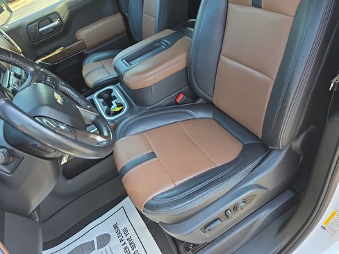 Used 2020 Chevrolet Silverado 1500 High Country w/ Technology Package AWD/4WD image 14