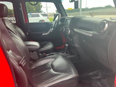 Used 2016 Jeep Wrangler Unlimited Rubicon w/ Connectivity Group AWD/4WD image 5
