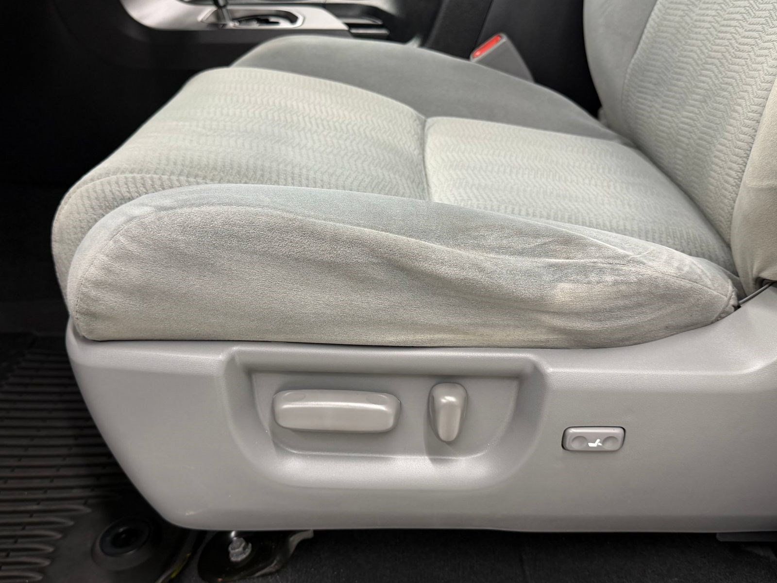 Used 2019 Toyota Sequoia SR5 AWD/4WD image 12
