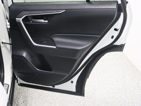 Used 2021 Toyota RAV4 XLE FWD image 32
