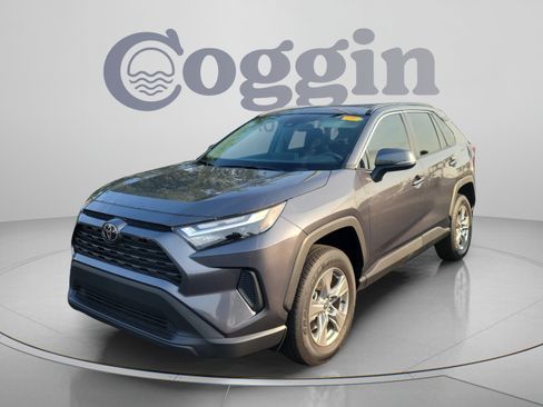 Used 2025 Toyota RAV4 XLE w/ Convenience Package FWD image 2