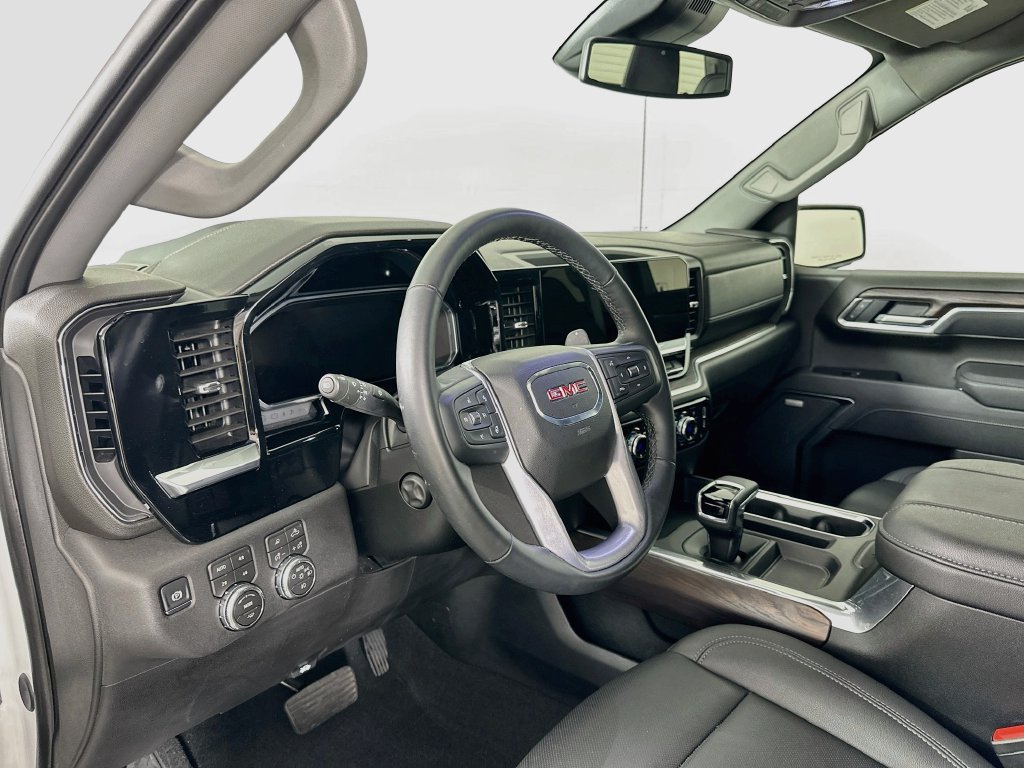 Used 2026 GMC Sierra 1500 SLT AWD/4WD image 9