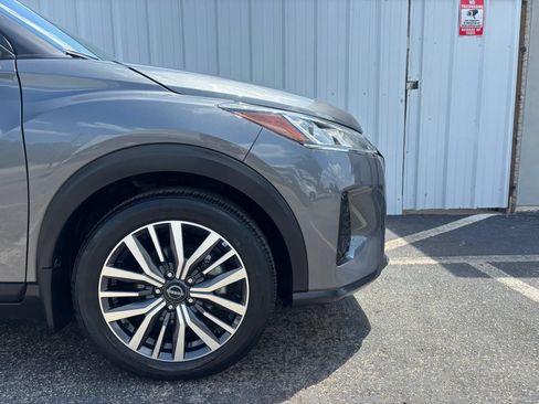 Used 2024 Nissan Kicks SV FWD image 8
