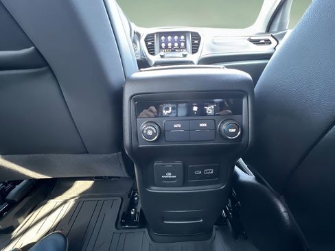 Certified 2023 GMC Acadia SLT w/ Trailering Package image 21