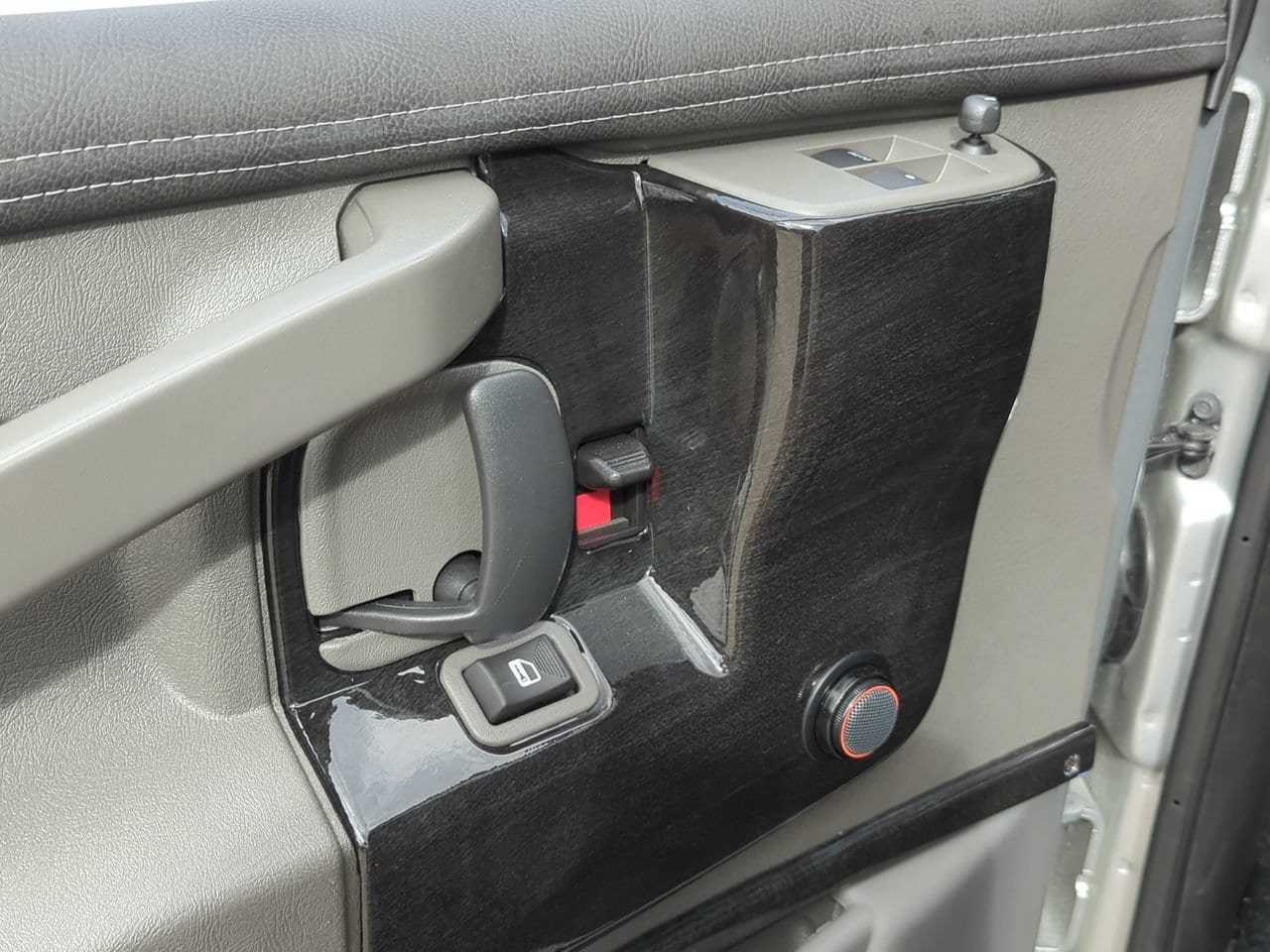 New 2026 Chevrolet Express 2500 Extended w/ Driver Convenience Package RWD image 9