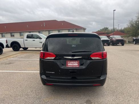 New 2025 Chrysler Voyager LX image 4