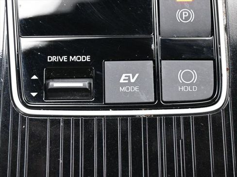 Certified 2025 Toyota Sienna XSE w/ XSE Plus Package AWD/4WD image 29