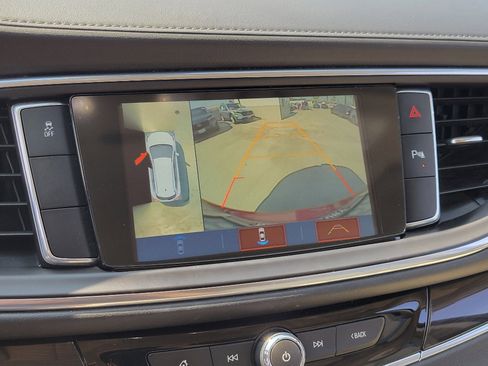 Used 2019 Buick Enclave Essence FWD image 28